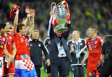 Champions League Cup Final, Borussia Dortmund vs. FC Bayern Munich in Wembley Stadium, London, UK on 25.05.2013 --- Trainer Jupp Heynckes (Bayern MŸnchen) lifts the trophy